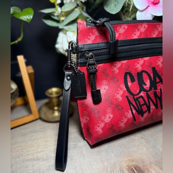 Coach Carryall Collectors Pouch black Horse and carriage. - Picture 6 of 16
